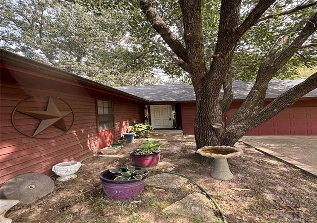 Photo 3 of Single family home for sale at 2844 Windwood Dr, Poplar Bluff, MO 63901 | MLS# MIS26058351 | Listing updated on 2026-09-11