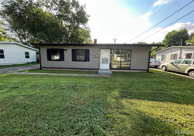 Photo 1 of Sale Pending at 130 Saint Thomas Ln, East Saint Louis, IL 62206 | MLS# MIS26058364 | Listing updated on 2026-09-10