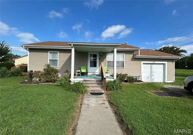 Photo 1 of Sale Pending at 217 Julian Ave, East Saint Louis, IL 62206 | MLS# MIS26058369 | Listing updated on 2026-09-10