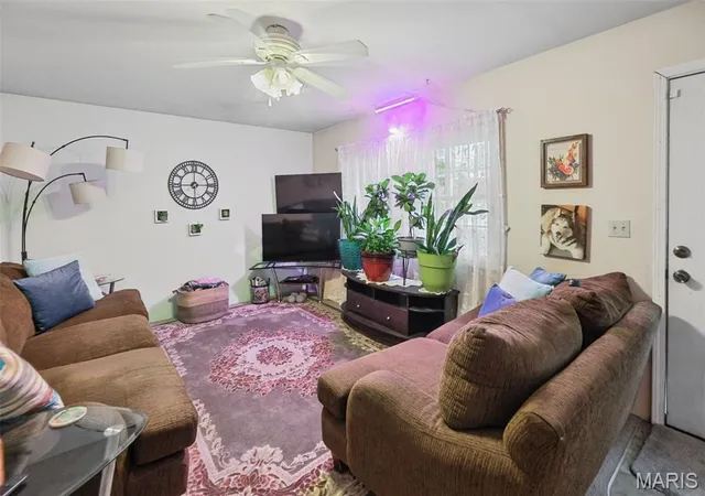 Photo 3 of Sale Pending at 258 Edwards St, Wood River, IL 62095 | MLS# MIS26058376 | Listing updated on 2026-10-02