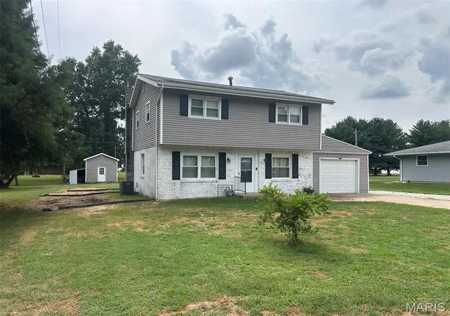 Photo 2 of Single family home for sale at 457 Jack Pine Dr, Carrollton, IL 62016 | MLS# MIS26058401 | Listing updated on 2026-09-14