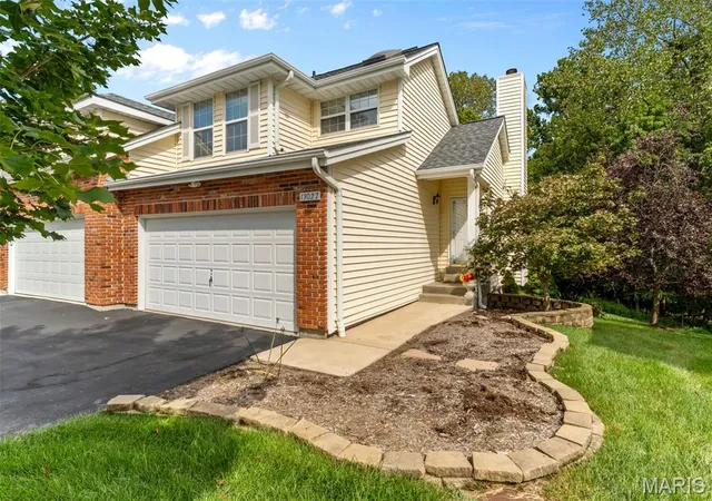 Photo 3 of Sale Pending at 13027 King Arthur Spur, Saint Louis, MO 63146 | MLS# MIS26058418 | Listing updated on 2026-09-14