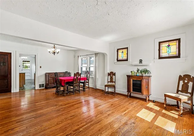 Photo 2 of Sale Pending at 5527 Ulena Ave, Saint Louis, MO 63116 | MLS# MIS26058442 | Listing updated on 2026-09-29