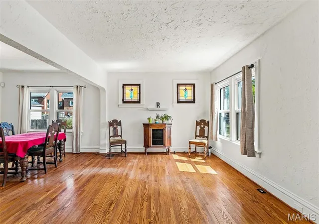 Photo 3 of Sale Pending at 5527 Ulena Ave, Saint Louis, MO 63116 | MLS# MIS26058442 | Listing updated on 2026-09-29