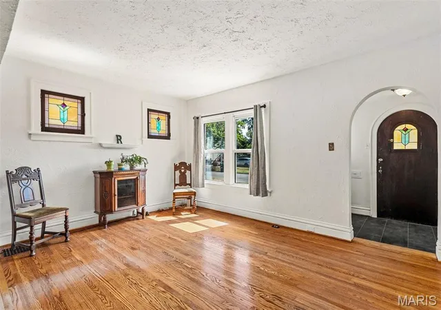Photo 4 of Sale Pending at 5527 Ulena Ave, Saint Louis, MO 63116 | MLS# MIS26058442 | Listing updated on 2026-09-29