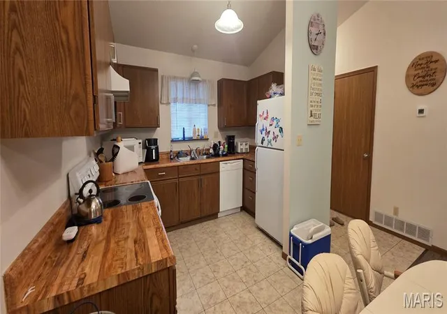 Photo 3 of Condo for sale at 18976 Pine Lake Rd #D10, Monroe City, MO 63456 | MLS# MIS26058458 | Listing updated on 2026-10-01