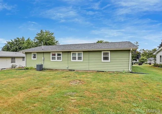 Photo 3 of Single family home for sale at 1015 Easy St, Palmyra, MO 63461 | MLS# MIS26058466 | Listing updated on 2026-09-11