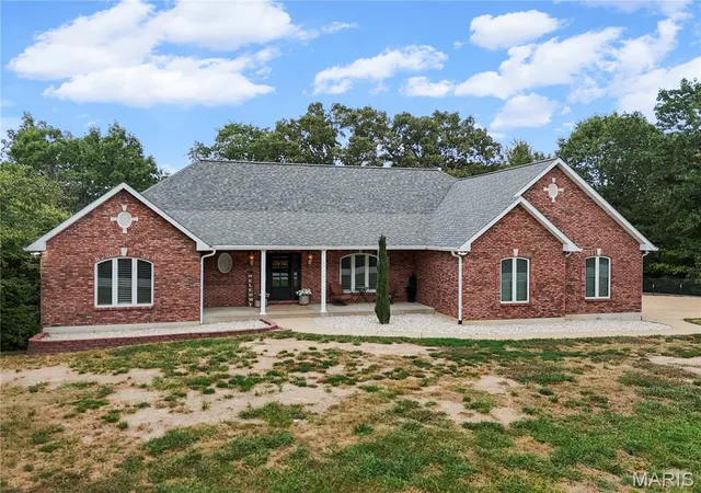 Photo 2 of Single family home for sale at 555 Kensington Pl, Festus, MO 63028 | MLS# MIS26058475 | Listing updated on 2026-09-12