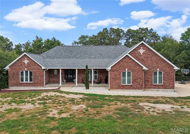 Photo 3 of Single family home for sale at 555 Kensington Pl, Festus, MO 63028 | MLS# MIS26058475 | Listing updated on 2026-09-12