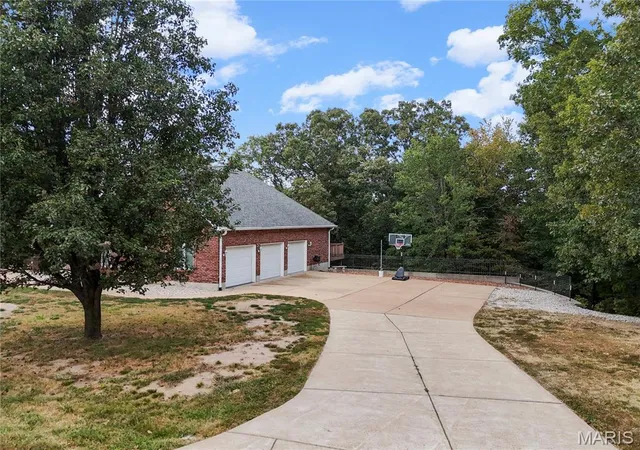 Photo 4 of Single family home for sale at 555 Kensington Pl, Festus, MO 63028 | MLS# MIS26058475 | Listing updated on 2026-09-12