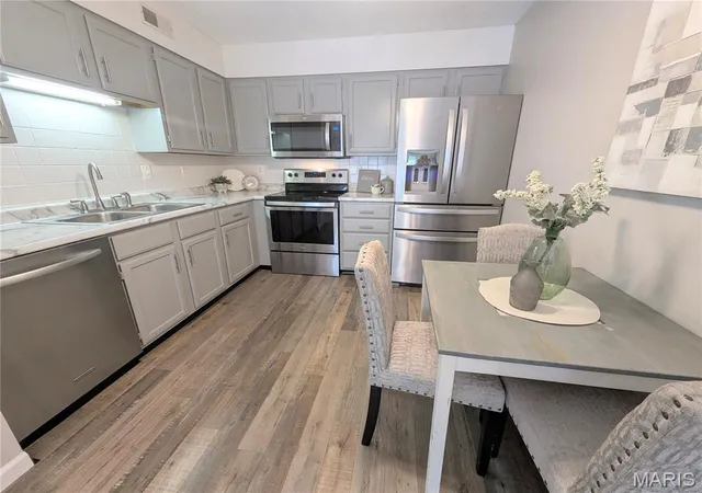 Listing Photo 4 - Condo for sale in building located at 4300 Forder Pl, St. Louis, MO 63129 - Unit #F