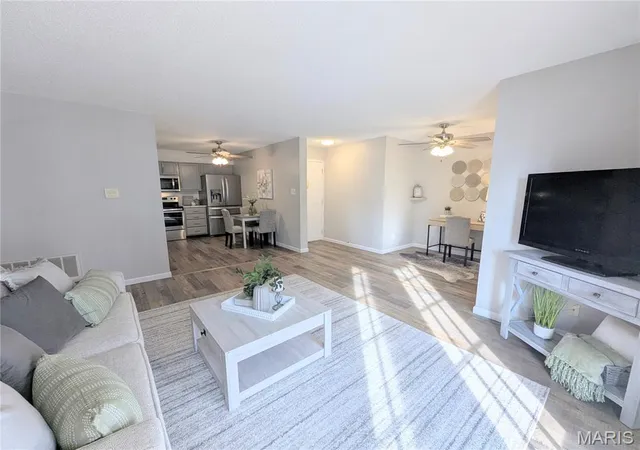 Listing Photo 5 - Condo for sale in building located at 4300 Forder Pl, St. Louis, MO 63129 - Unit #F