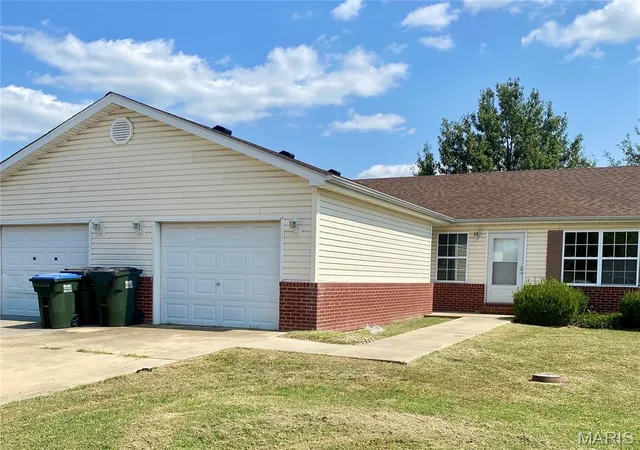 Photo 1 of Single family home for sale at 808 Kaestner Dr, Dupo, IL 62239 | MLS# MIS26058489 | Listing updated on 2026-09-15