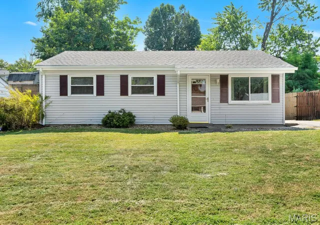 Photo 1 of Sale Pending at 872 Hyde Park Dr, Arnold, MO 63010 | MLS# MIS26058500 | Listing updated on 2026-09-15