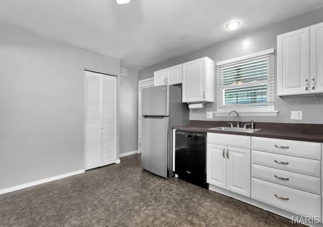 Photo 3 of Sale Pending at 872 Hyde Park Dr, Arnold, MO 63010 | MLS# MIS26058500 | Listing updated on 2026-09-15
