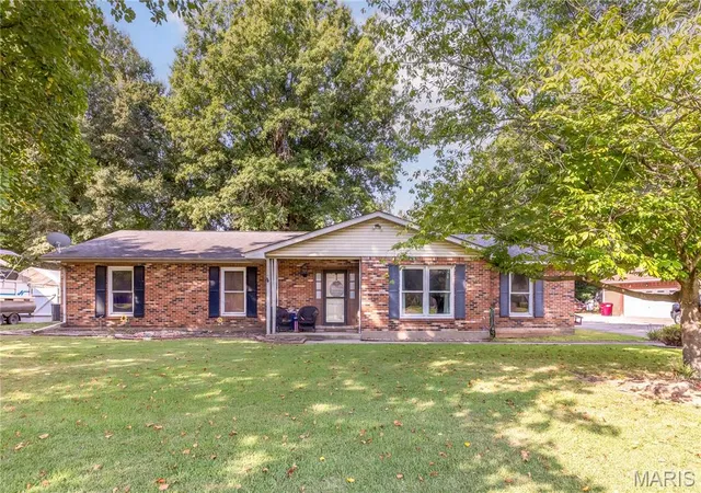 Photo 1 of Single family home for sale at 725 N West St, Sikeston, MO 63801 | MLS# MIS26058522 | Listing updated on 2026-09-10