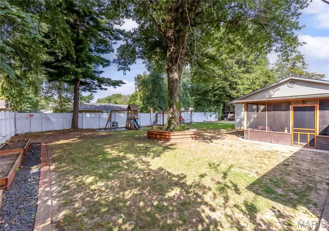 Photo 3 of Single family home for sale at 725 N West St, Sikeston, MO 63801 | MLS# MIS26058522 | Listing updated on 2026-09-10