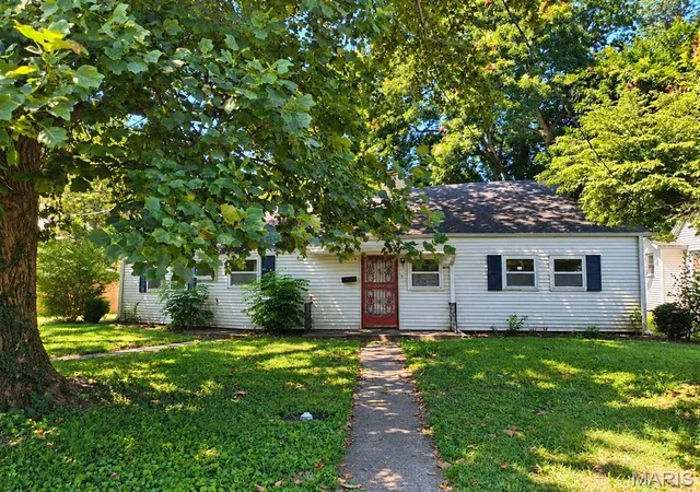 Single family home for sale at 105 N 7th Street, Charleston, MO 63834 | MLS# MIS26058542