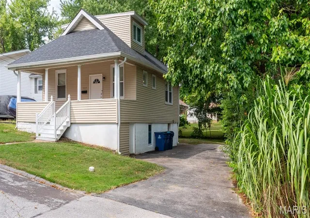Photo 1 of Single family home for sale at 2427 Leslie Ave, Saint Louis, MO 63114 | MLS# MIS26058548 | Listing updated on 2026-09-10