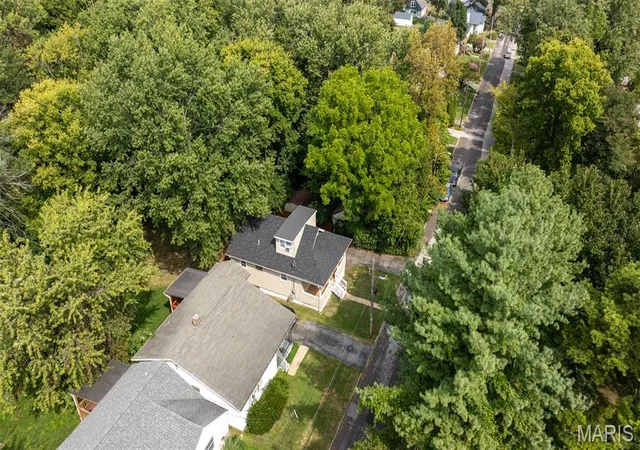 Photo 3 of Single family home for sale at 2427 Leslie Ave, Saint Louis, MO 63114 | MLS# MIS26058548 | Listing updated on 2026-09-10