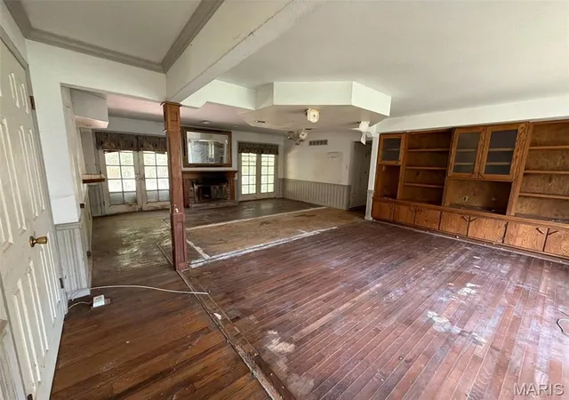 Photo 2 of Single family home for sale at 1525 Moonlight Dr, Saint Louis, MO 63135 | MLS# MIS26058553 | Listing updated on 2026-09-29