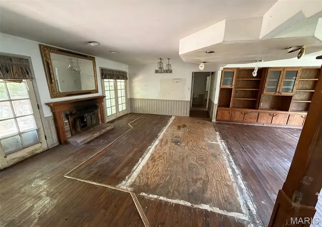 Photo 3 of Single family home for sale at 1525 Moonlight Dr, Saint Louis, MO 63135 | MLS# MIS26058553 | Listing updated on 2026-09-29