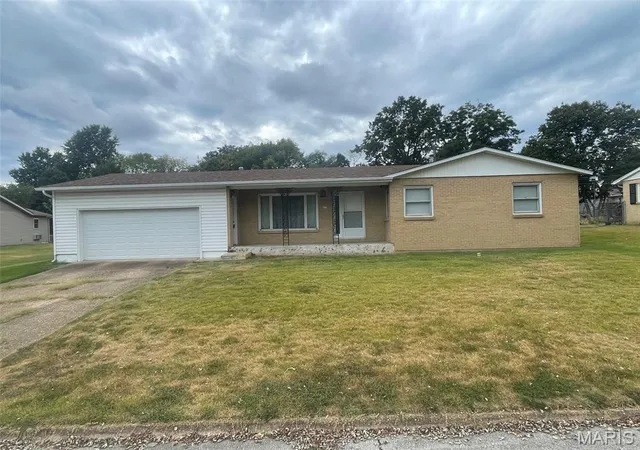 Photo 1 of Sale Pending at 815 Thornton St, Waynesville, MO 65583 | MLS# MIS26058600 | Listing updated on 2026-09-22