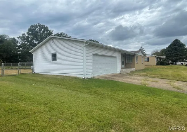 Photo 2 of Sale Pending at 815 Thornton St, Waynesville, MO 65583 | MLS# MIS26058600 | Listing updated on 2026-09-22