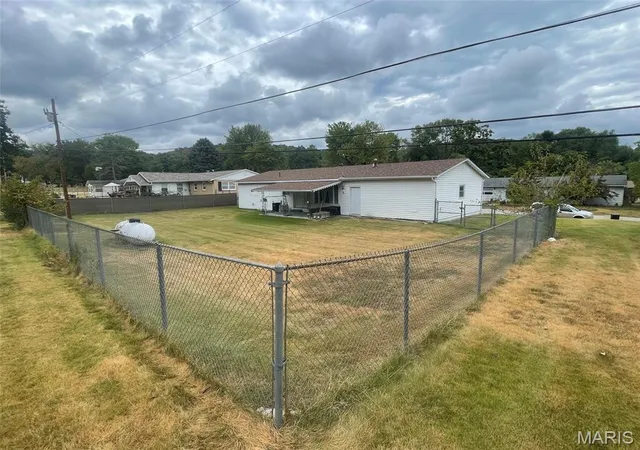 Photo 3 of Sale Pending at 815 Thornton St, Waynesville, MO 65583 | MLS# MIS26058600 | Listing updated on 2026-09-22
