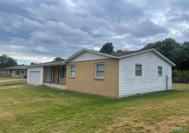 Photo 3 of Sale Pending at 815 Thornton St, Waynesville, MO 65583 | MLS# MIS26058600 | Listing updated on 2026-09-22
