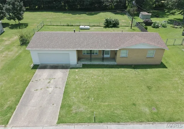 Photo 4 of Sale Pending at 815 Thornton St, Waynesville, MO 65583 | MLS# MIS26058600 | Listing updated on 2026-09-22