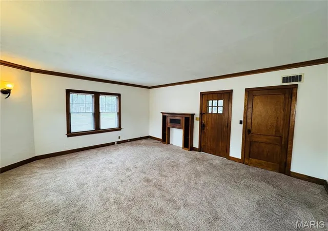 Photo 3 of Single family home for sale at 300 Grand Ave, Hannibal, MO 63401 | MLS# MIS26058614 | Listing updated on 2026-09-14