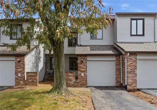 Condo for sale at 1724 Pineberry Ct, Saint Louis, MO 63146 | MLS# MIS26058617