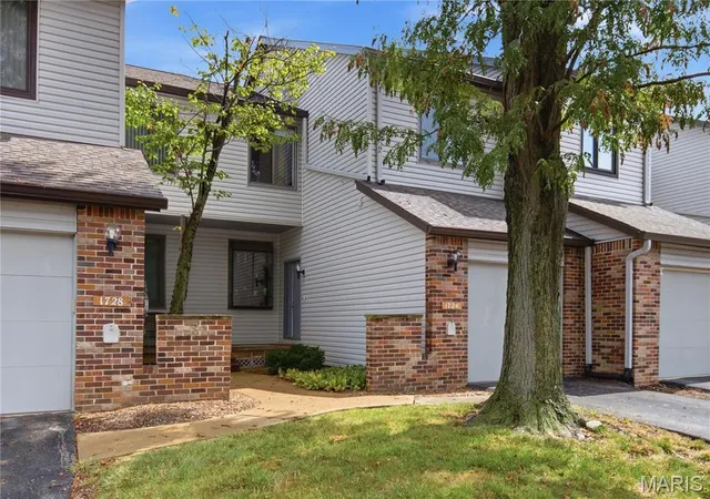 Photo 2 of Condo for sale at 1724 Pineberry Ct, Saint Louis, MO 63146 | MLS# MIS26058617 | Listing updated on 2026-10-06