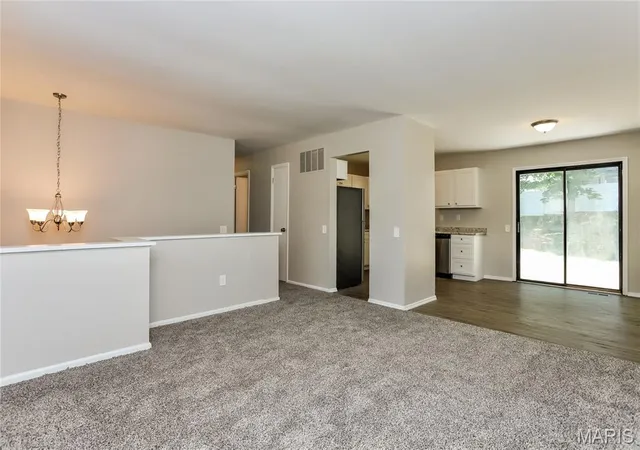 Photo 2 of Single family home for sale at 18 River Blf Dr, Saint Peters, MO 63376 | MLS# MIS26058623 | Listing updated on 2026-09-10