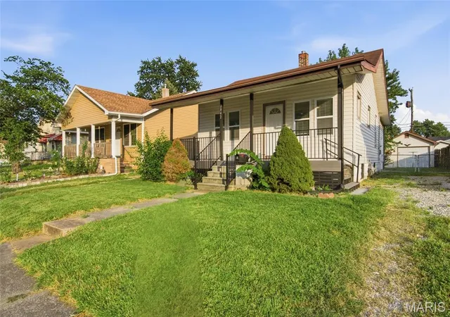 Photo 2 of Single family home for sale at 2842 Washington Ave, Granite City, IL 62040 | MLS# MIS26058628 | Listing updated on 2026-09-24