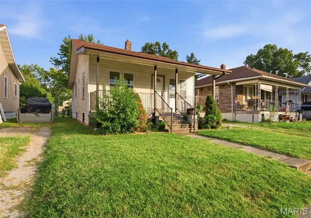 Photo 3 of Single family home for sale at 2842 Washington Ave, Granite City, IL 62040 | MLS# MIS26058628 | Listing updated on 2026-09-24