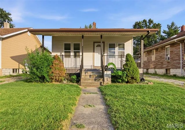 Photo 3 of Single family home for sale at 2842 Washington Ave, Granite City, IL 62040 | MLS# MIS26058628 | Listing updated on 2026-10-13