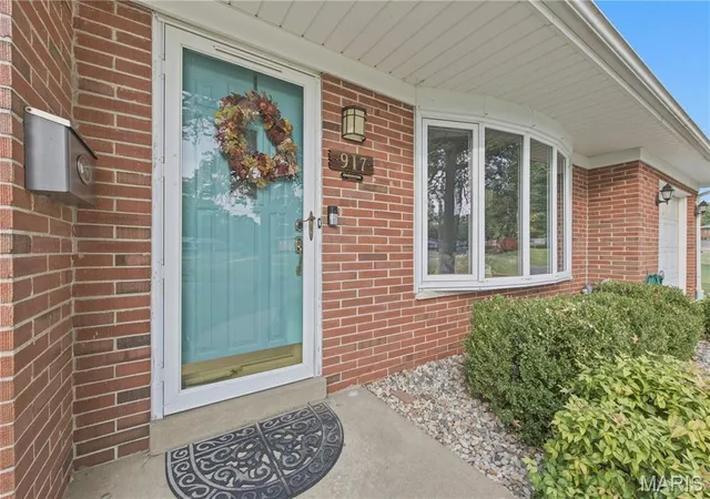 Photo 3 of Single family home for sale at 917 Clearview Dr, Belleville, IL 62223 | MLS# MIS26058637 | Listing updated on 2026-09-14