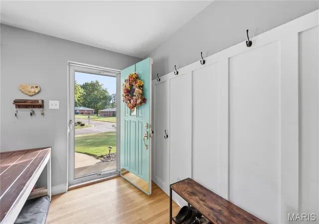Photo 4 of Single family home for sale at 917 Clearview Dr, Belleville, IL 62223 | MLS# MIS26058637 | Listing updated on 2026-09-14