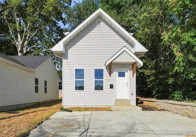Single family home for sale at 9929 S Broadway, Saint Louis, MO 63125 | MLS# MIS26058652