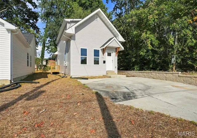 Photo 2 of Single family home for sale at 9929 S Broadway, Saint Louis, MO 63125 | MLS# MIS26058652 | Listing updated on 2026-09-11