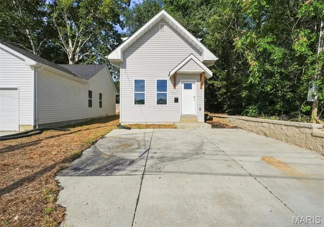 Photo 3 of Single family home for sale at 9929 S Broadway, Saint Louis, MO 63125 | MLS# MIS26058652 | Listing updated on 2026-09-11
