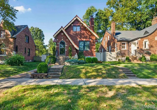 Photo 1 of Single family home for sale at 1071 Midland Blvd, Saint Louis, MO 63130 | MLS# MIS26058653 | Listing updated on 2026-10-02