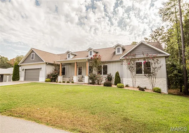 Photo 1 of Single family home for sale at 215 Ruth Harris, Poplar Bluff, MO 63901 | MLS# MIS26058654 | Listing updated on 2026-09-11