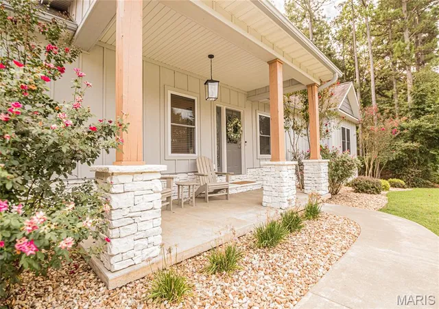 Photo 3 of Single family home for sale at 215 Ruth Harris, Poplar Bluff, MO 63901 | MLS# MIS26058654 | Listing updated on 2026-09-11