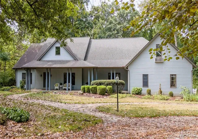 Photo 1 of Single family home for sale at 2809 Spring Dr, Vandalia, IL 62471 | MLS# MIS26058665 | Listing updated on 2026-09-11