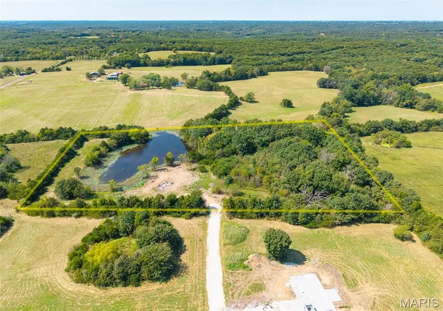 Photo 2 of Land for sale at Tbd 658 Acres Roark Acres, New Bloomfield, MO 65063 | MLS# MIS26058668 | Listing updated on 2026-09-10