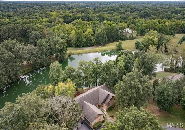 Photo 3 of Sale Pending at 106 Lake Dr, Alton, IL 62002 | MLS# MIS26058697 | Listing updated on 2026-09-15