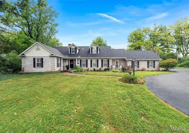 Single family home for sale at 14 Long Meadows Ln, Saint Louis, MO 63131 | MLS# MIS26058700